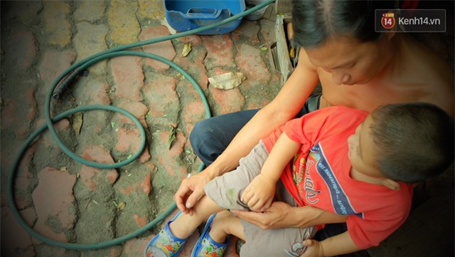 Mái ấm hạnh phúc của anh sửa xe và cô thợ may trong túp lều ở vỉa hè Sài Gòn - Ảnh 12.