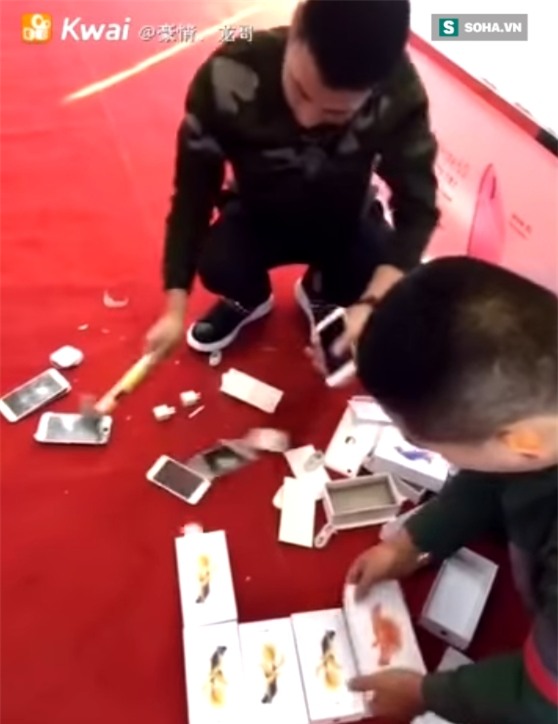 Đại thiếu gia nổi giận chồng tiền mua 10 chiếc iPhone rồi đập nát - Ảnh 4.