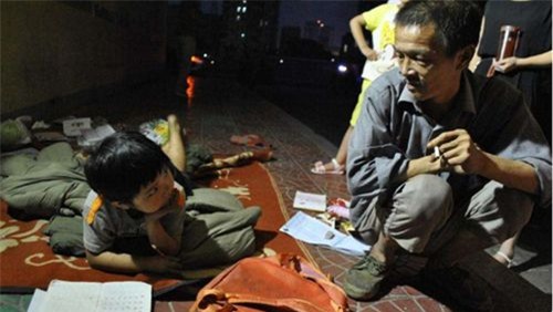 3 dua tre bi bo roi chan dong xa hoi gio co cuoc song hanh phuc - 10