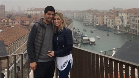 Messi cùng gia đình đến Disneyland còn Suarez và vợ xả hơi tại Venice
