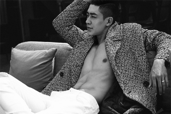 Khi các quý ông Vbiz chịu cởi trần khoe múi, ai sexy hơn ai? - Ảnh 16.