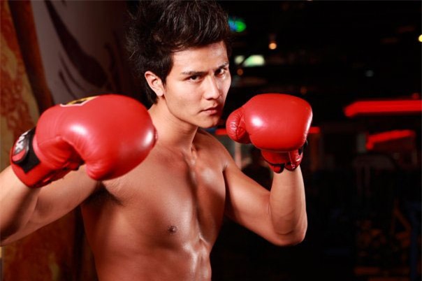 Khi các quý ông Vbiz chịu cởi trần khoe múi, ai sexy hơn ai? - Ảnh 6.