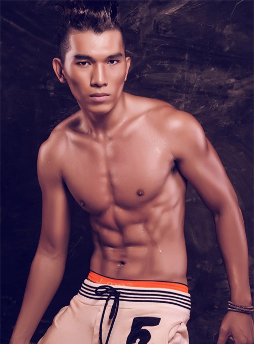 Khi các quý ông Vbiz chịu cởi trần khoe múi, ai sexy hơn ai? - Ảnh 9.