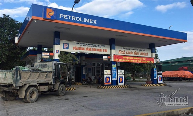 NHÂN VIÊN BÁN XĂNG BỊ ĐÁNH, CÁN BỘ ĐÁNH NHÂN VIÊN