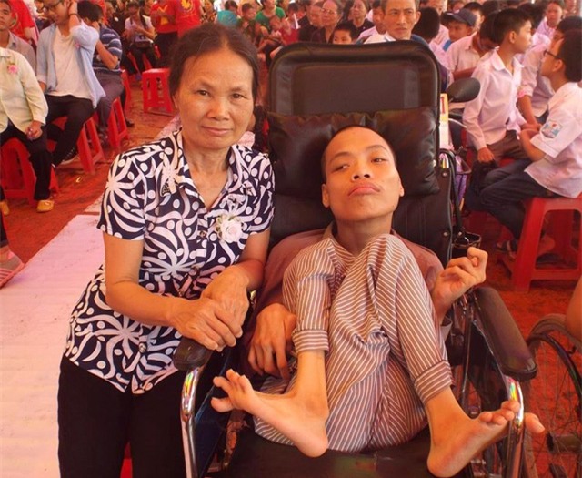 Đỗ Hà Cừ và mẹ.