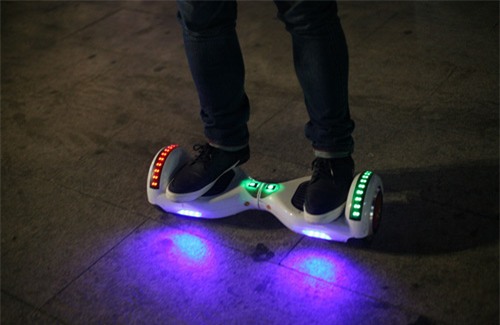 be gai nga bat tinh, chay mau dau vi di xe dien tu can bang o ha noi - 3