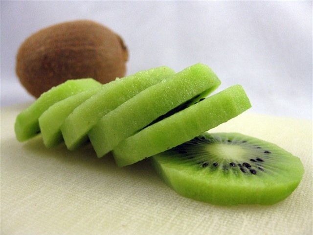 kiwi Trung Quốc, kiwi Tàu, kiwi nhập khẩu, kiwi Mỹ, kiwi New Zealand, kiwi, hoa quả Tàu, trái cây, đội lốt hàng Tàu, kiwi ngâm hóa chất