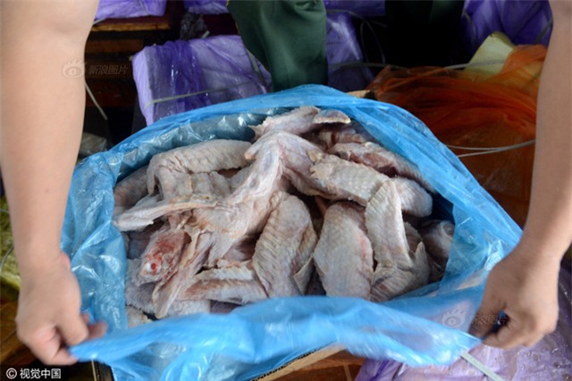 Cảnh sát Trung Quốc thu giữ gần 200 tấn thực phẩm đông lạnh bẩn ở khu vực biên giới - Ảnh 8.