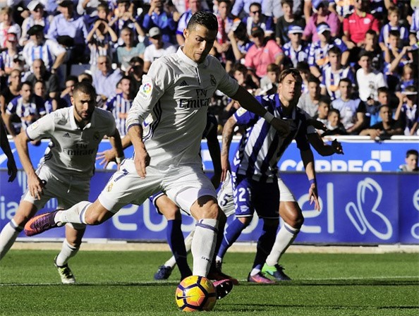 Ronaldo lập hat-trick, Real Madrid xây chắc ngôi đầu La Liga - Ảnh 5.
