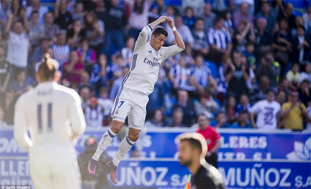 Ronaldo lập hat-trick, Real Madrid xây chắc ngôi đầu La Liga - Ảnh 7.