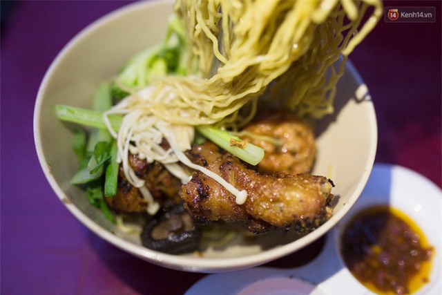 Mì bay - chứ không phải là Mì cay nhé - mới là món ăn hot nhất Sài Gòn bây giờ - Ảnh 16.