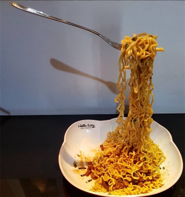 Mì bay - chứ không phải là Mì cay nhé - mới là món ăn hot nhất Sài Gòn bây giờ - Ảnh 5.