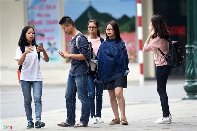 Quang chan ra duong trong gio lanh 20 do C hinh anh 1