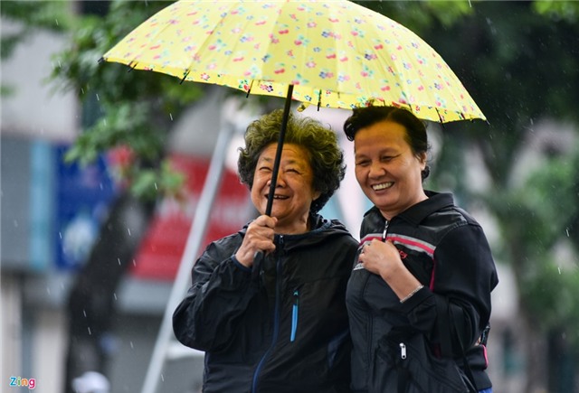 Quang chan ra duong trong gio lanh 20 do C hinh anh 3