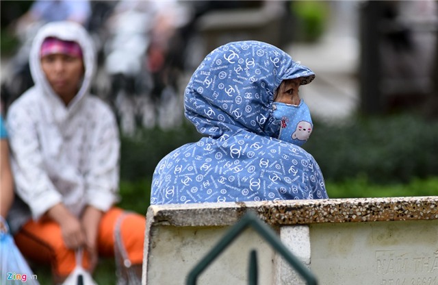 Quang chan ra duong trong gio lanh 20 do C hinh anh 5