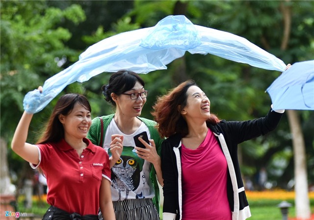 Quang chan ra duong trong gio lanh 20 do C hinh anh 6