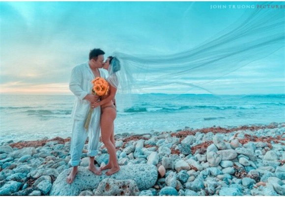 'Nữ hoàng ảnh lịch' Y Phụng bất ngờ tái hôn với bạn trai 1