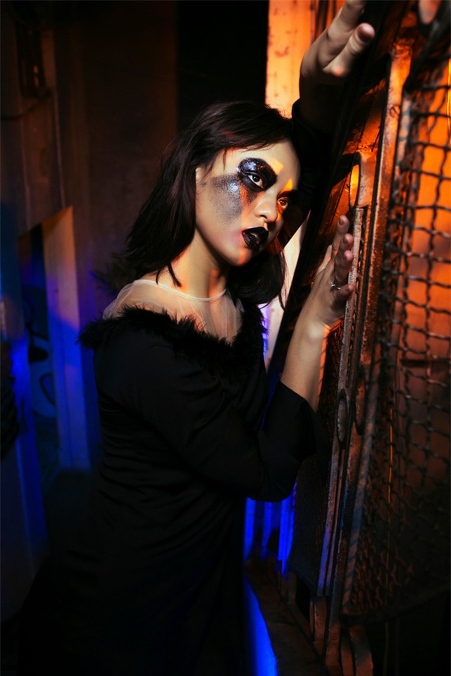 Mai Ngô ôm gấu bông, nhập vai ma búp bê trong dịp Halloween - Ảnh 9.