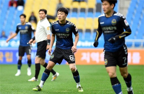 Xuân Trường vẫn thi đấu rất tròn vai trong trận gặp Pohang Steelers