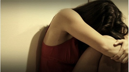 bi mat tay dinh cua nguoi vo nang nac doi chong cho di cong tac - 1