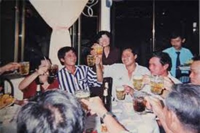 Truyền kỳ, bà Năm Lũng, bán bún, đất đai, ngàn tỷ, chú Hỏa, ve chai, bún gạo, bà bán bún, thừa kế, di chúc