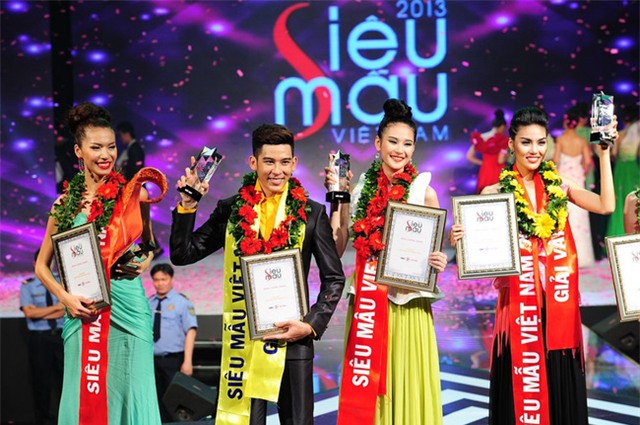 Lan Khuê & Minh Tú khiến làng mốt Việt xáo động vì sự vụ chèn ép, bắt đổi đồ - Ảnh 12.