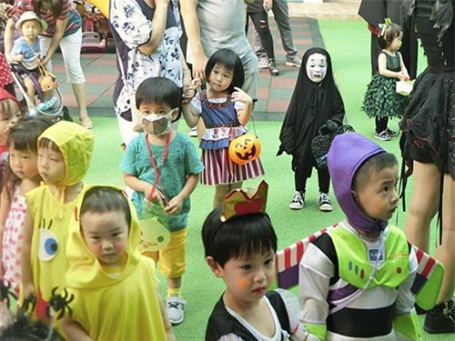 day moi la co be co man hoa trang halloween "lay" nhat khoi mau giao nam nay - 1