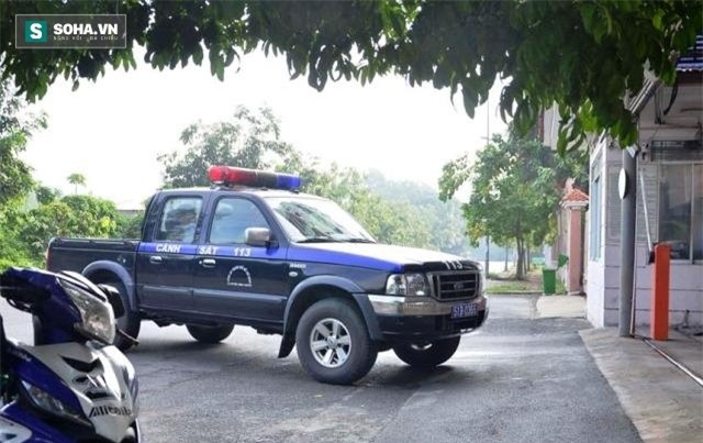 Cập nhật: Người đàn ông ngoại quốc giam lỏng 2 con nhỏ khá bình tĩnh và đòi gặp luật sư - Ảnh 1.