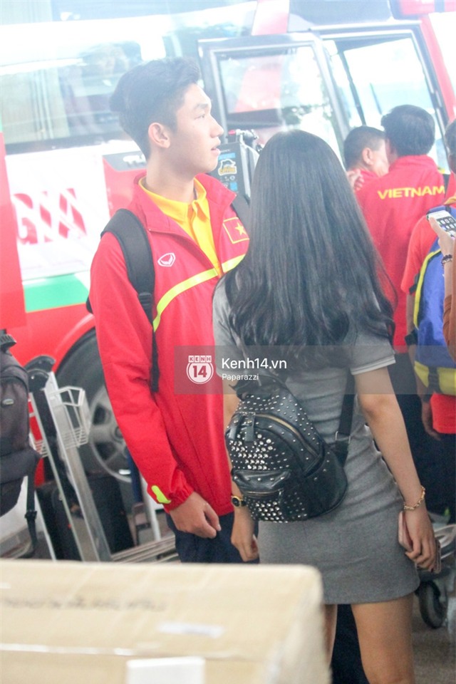 Bắt gặp đội trưởng hot boy của U19 Việt Nam đi cà phê cùng bạn gái - Ảnh 3.