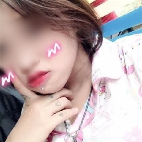 Nữ sinh bắt bạn liếm chân viết status xin mọi người Đừng dồn em vào đường cùng - Ảnh 2.