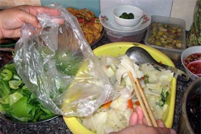 Kết quả hình ảnh cho đựng thực phẩm bằng túi nilon