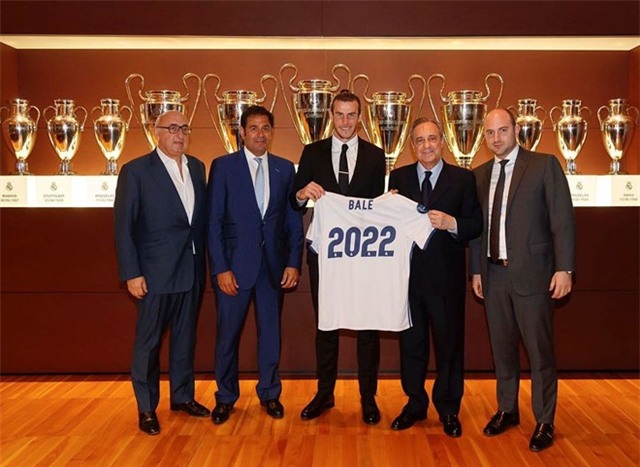 Ronaldo chup hinh goi cam ben chan dai hinh anh 2