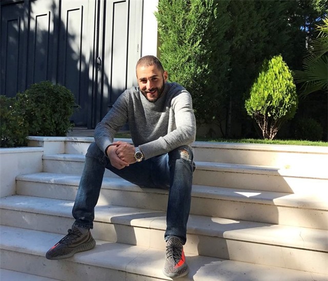 Ronaldo chup hinh goi cam ben chan dai hinh anh 3