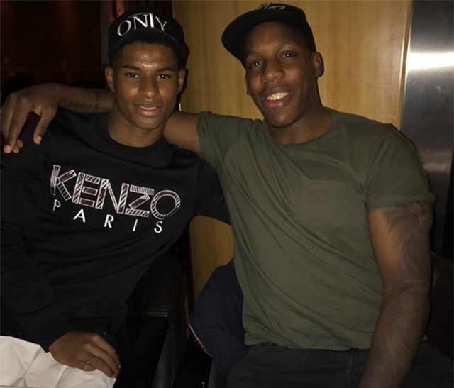 Ronaldo chup hinh goi cam ben chan dai hinh anh 6