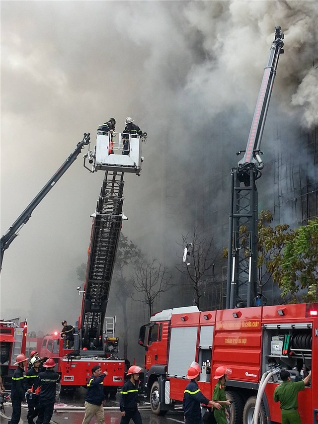 Mat tien 4 can nha bi thieu rui trong dam chay quan karaoke hinh anh 3