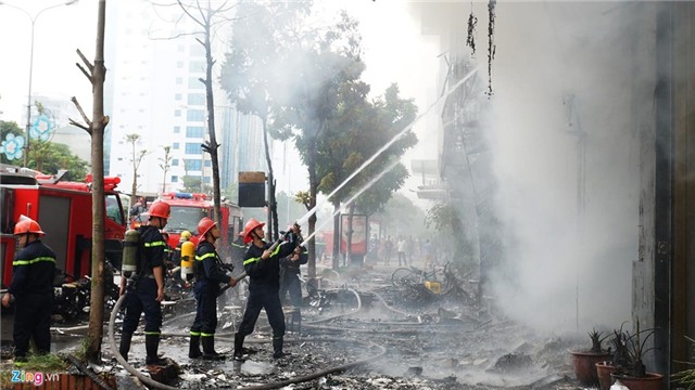 Mat tien 4 can nha bi thieu rui trong dam chay quan karaoke hinh anh 4