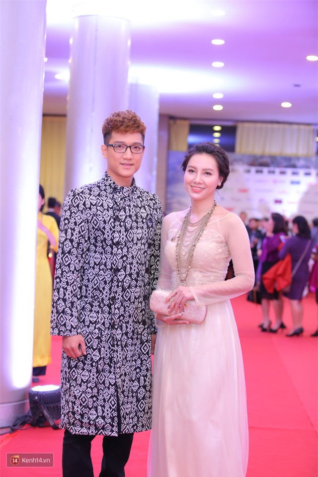 Angela Phương Trinh hở bạo, tự tin đọ vẻ sexy với dàn sao nữ tại lễ khai mạc LHP Quốc tế Hà Nội - Ảnh 15.