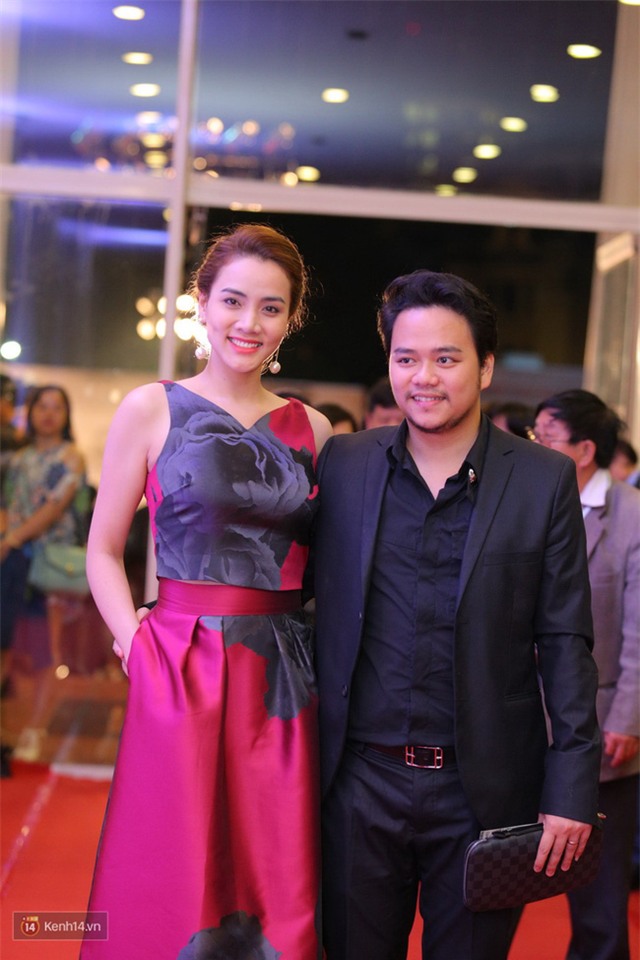 Angela Phương Trinh hở bạo, tự tin đọ vẻ sexy với dàn sao nữ tại lễ khai mạc LHP Quốc tế Hà Nội - Ảnh 16.