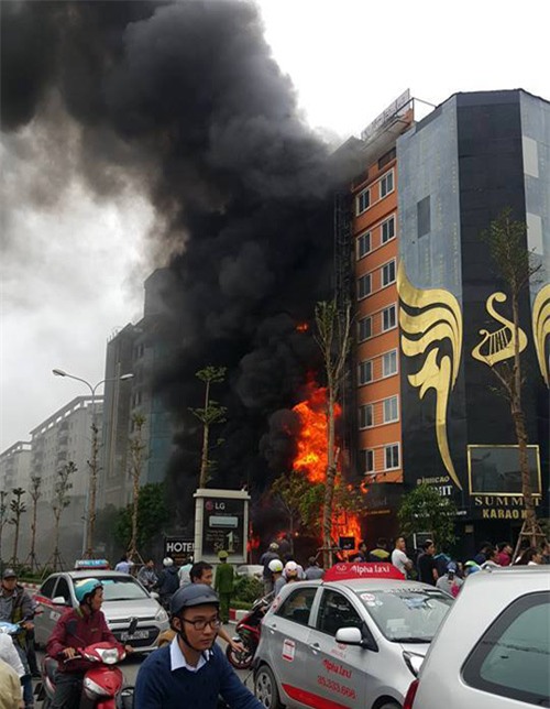 Cháy quán karaoke 13 người chết: Nguyên nhân ban đầu - 1