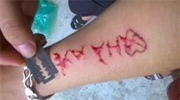 Chang trai khac ten nguoi yeu len tay vi that tinh hinh anh 2