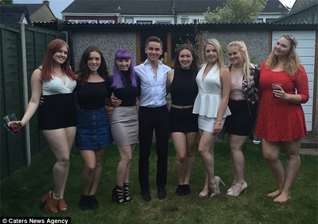 Từ bộ xương khô 34kg, cô gái mắc bệnh trầm cảm và biếng ăn nay đã trở nên vô cùng xinh đẹp - Ảnh 10.