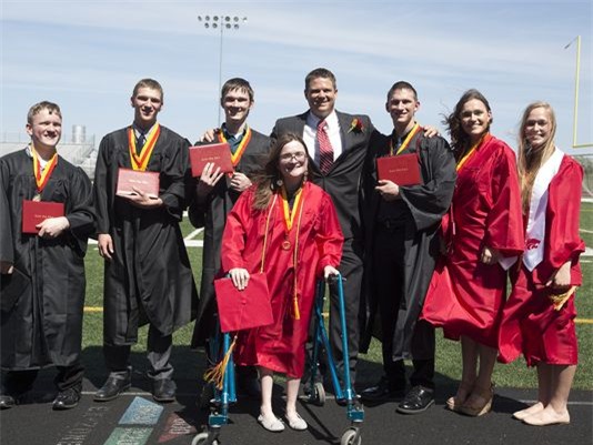 19 năm trôi qua và cuộc sống hiện tại của những đứa trẻ trong ca sinh 7 đầu tiên trên thế giới - Ảnh 5.