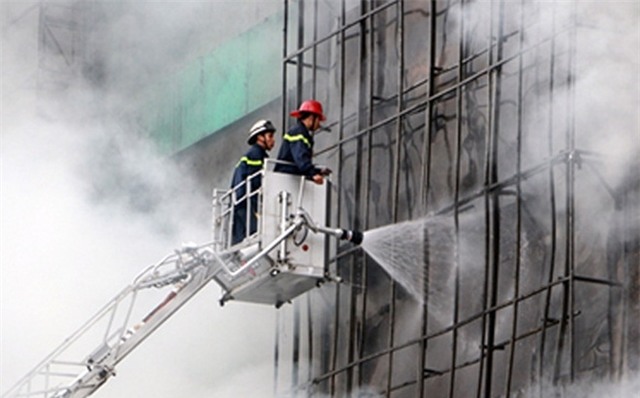 Triệu tập nhóm công nhân hàn xì để làm rõ nguyên nhân vụ cháy quán Karaoke