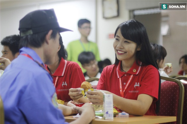 Cô giáo mầm non tương lai bị hắt chậu nước bẩn vào người khi đi tuyên truyền hiến máu - Ảnh 5.