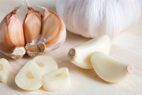 Giật mình trước những tác dụng phụ đáng sợ của tỏi - Ảnh 3.