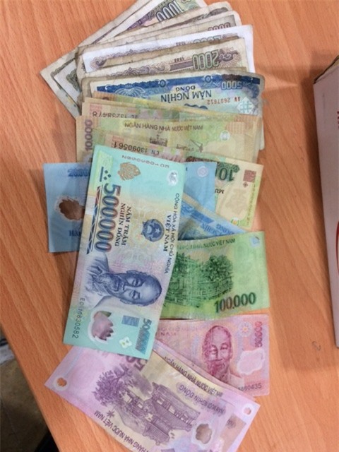 Số tiền PV Báo Người Lao Động được người khác ủng hộ trong quá trình hóa trang, vào vai đi tác nghiệp để cảnh tỉnh người khác...sau đó đã được trả lại cho chính chủ.