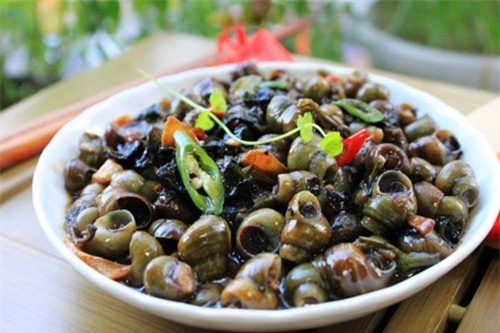 Ăn ốc: Nguy hại chết người nếu mắc 4 sai lầm - Ảnh 1.