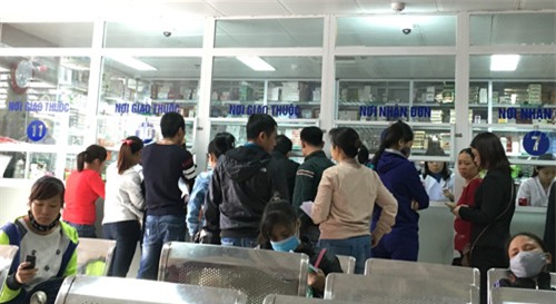 lam dep “khac nguoi”, co gai tre nhap vien voi khuon mat bien dang - 2