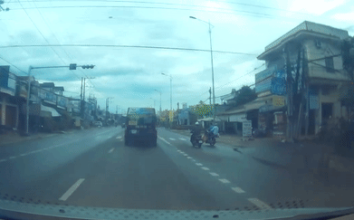 Thanh niên gây tai nạn giao thông, thản nhiên đi tiếp coi như không gây bức xúc