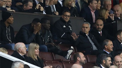 Mourinho không thể ngồi yên trước trò lố này